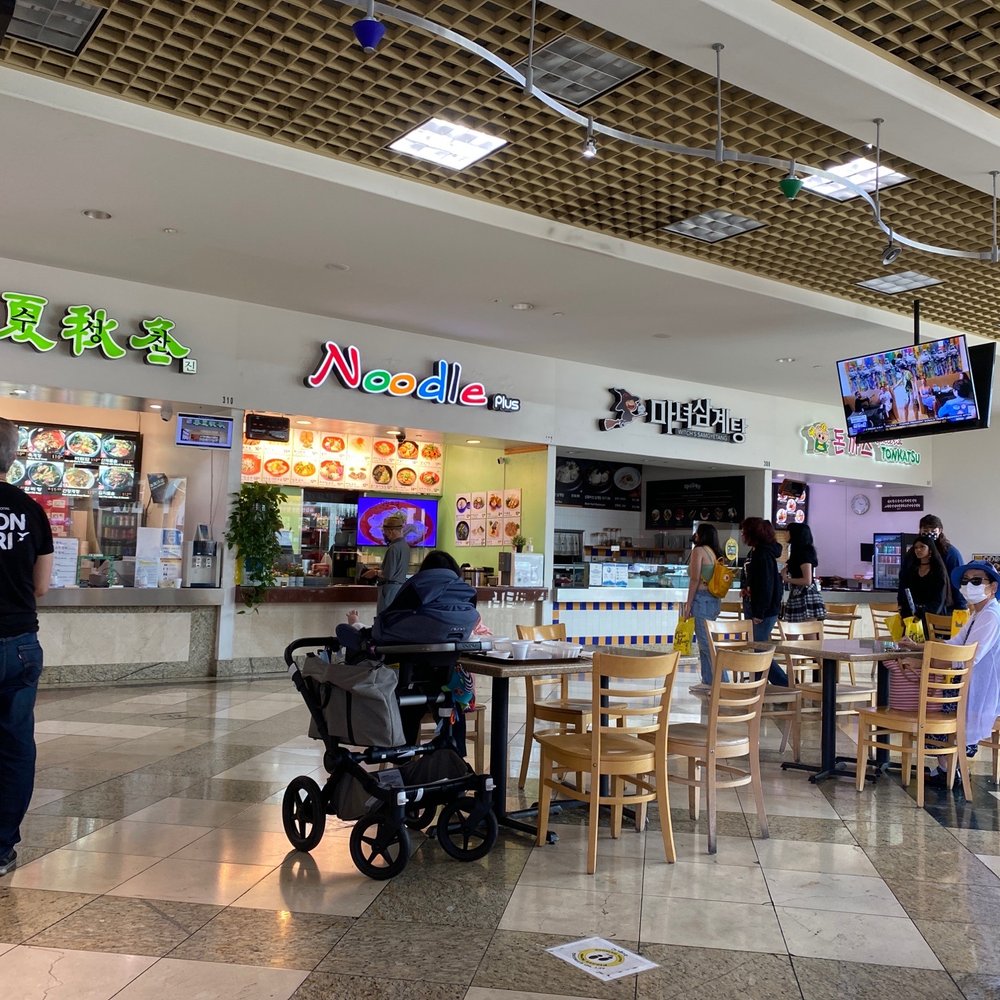 Best Food Courts in Malls: Discover Diverse Dining Options