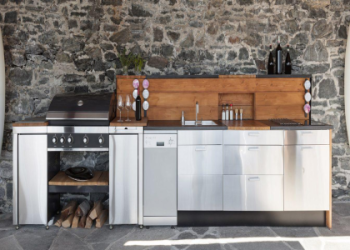 L-Shaped Kitchen with Indoor Grilling Island: Perfect for Modern Cooking Spaces