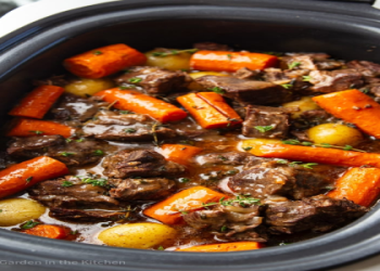 Easy Slow Cooker Beef Tips and Potatoes: A Hearty, Comforting Dish