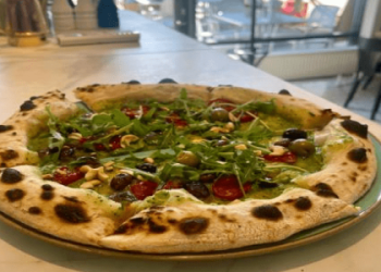 Exploring Popular Food Court Pizza Chains: Which One Reigns Supreme?