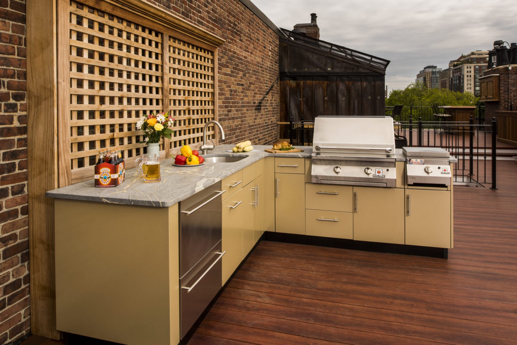 L-Shaped Kitchen with Indoor Grilling Island: Perfect for Modern Cooking Spaces