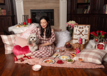 Romantic indoor picnic ideas: Plan a unique date night at your sweet home