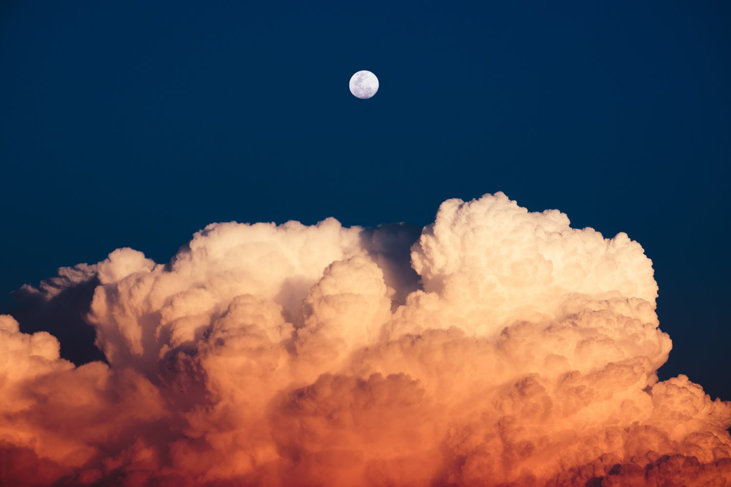 Cloud Photography: A Beginners Guide to Make Money with Pictures of Clouds