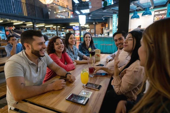 Virtual Food Court vs Traditional Food Court: Which is Better for Your Lunch?