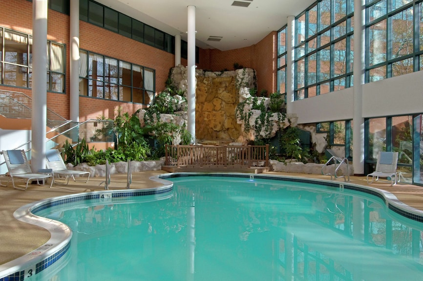 Long Island Hotels with Indoor Pools: Relax and Unwind in These Cozy Retreats!