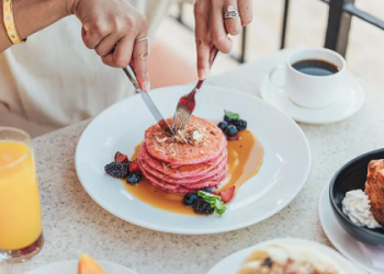 Top Food Picks at Royal Hawaiian Shopping Center Food Court you should try!