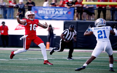 7 Expert Secrets to Who's Favored to Win Tonight's Football Game Today: The Ultimate Guide for Fans