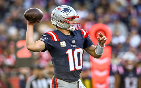 Top 7 Must-Have Football Prediction App Features for Winning Bets in 2024